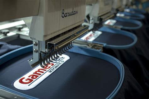 does custom ink do embroidery does it also offer screen printing services?